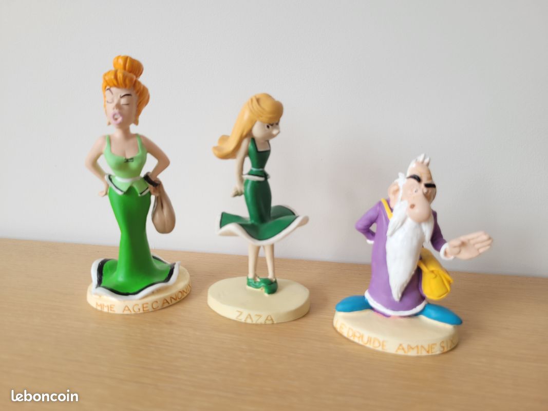 Lot Figurines Astérix Plastoy Cassées + 2 Classeurs Avec Fascicules – Pour Restauration