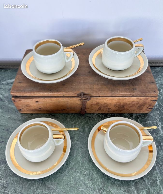 Tasse Pliable Vintage Stanhome – Plastique Doré – Voyage/pilule – Hauteur 2.5"
