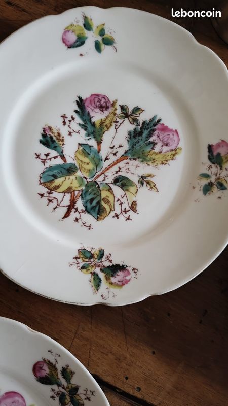 4 assiettes à dessert en porcelaine à motifs de roses moussues. 19ème siècle (image 5)