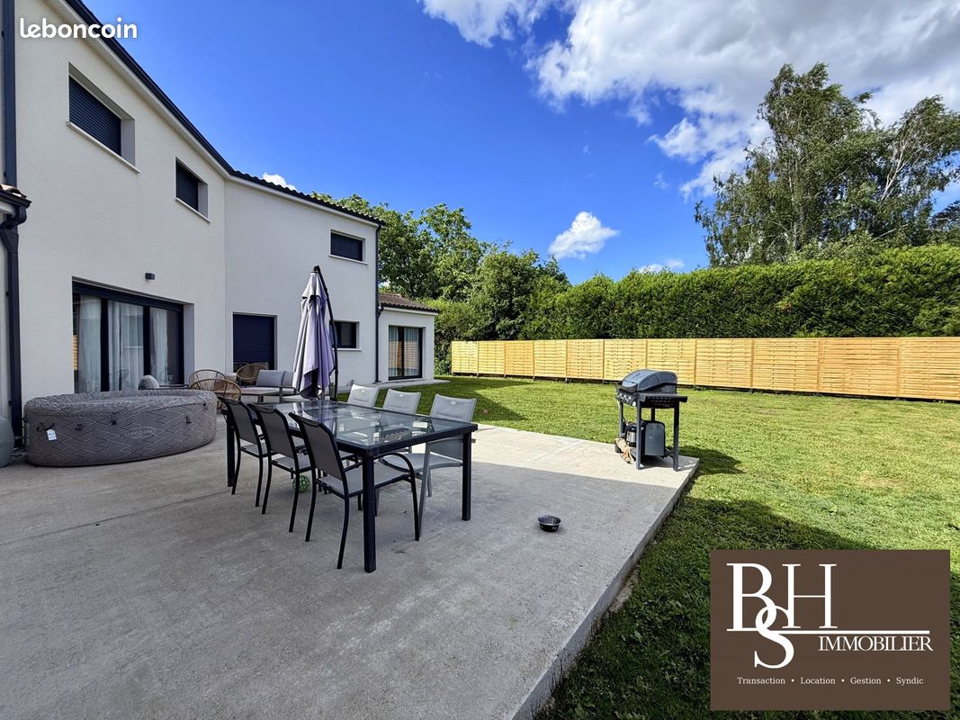 Maison 6 pièces 178 m² · à Fontaine-le-Comte · 178 m² · 428 000 €