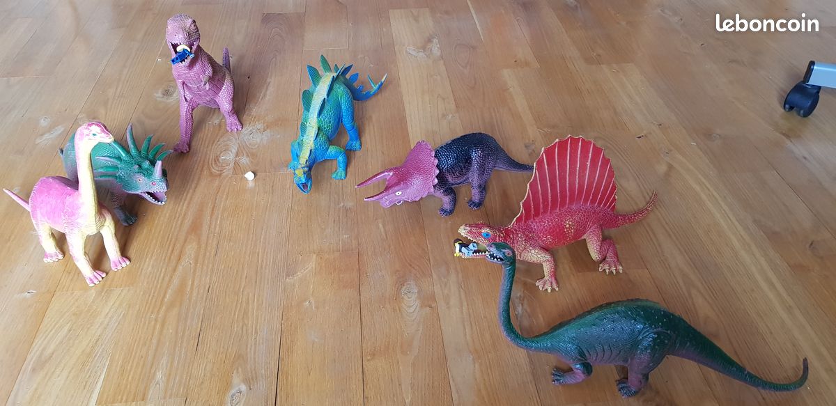 Lot dinosaures plastique (image 1)