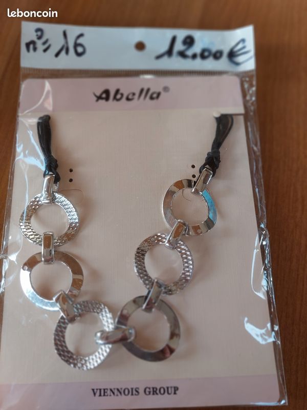 Collier (image 1)
