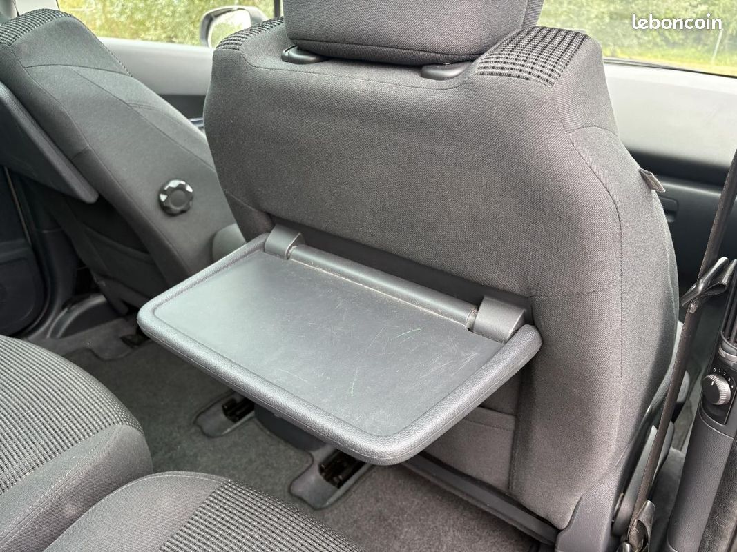 PEUGEOT 5008 1.6 BlueHDi - 120 GARANTIE 2 ANS OFFERT - 7 Places Allure (image 14)