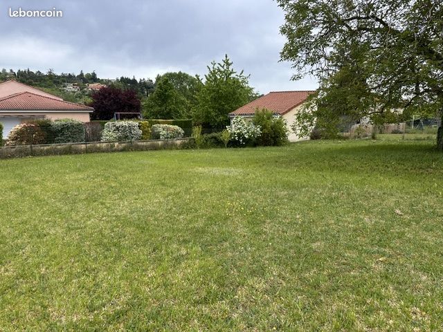 Terrain 646 m² · à Riom · 110 000 €