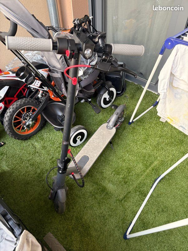 Trottinette électrique Aspekts A20 Pro – 650W, 30 Km D'autonomie, Pneus Pleins 8,5″ – Pliable Et Connectée