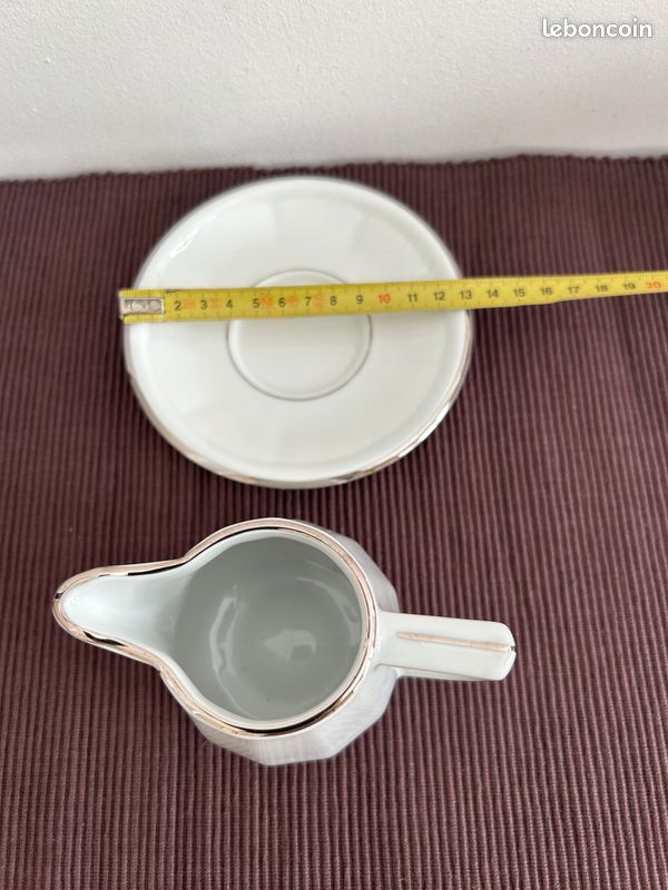 Apilco - joli pot à lait crémier et soucoupe porcelaine, blanc et filet platine/argent (bistrot) (image 4)