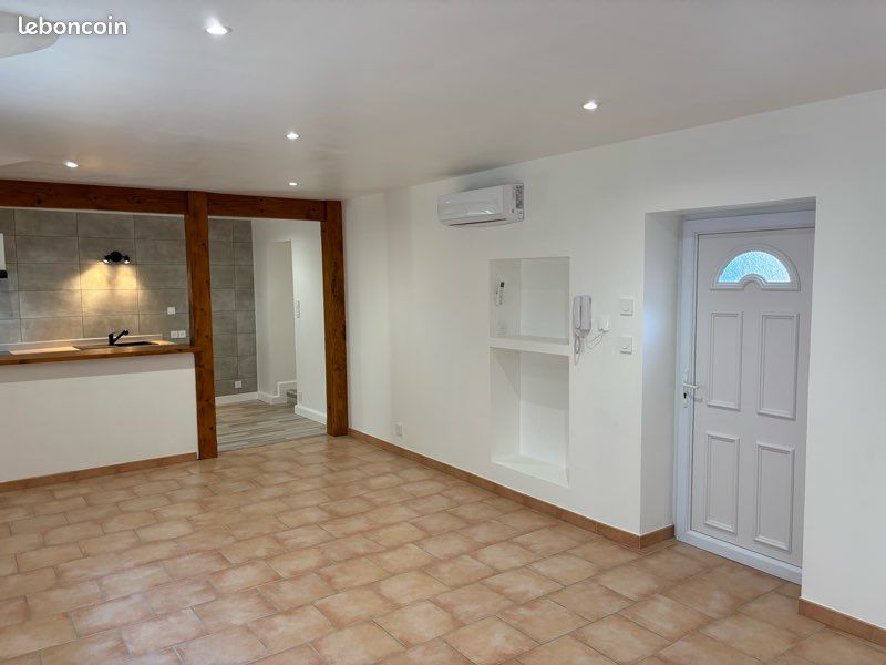 Appartement 2 pièces 73 m² · à Pont-de-Vaux · 73 m² · 700 €