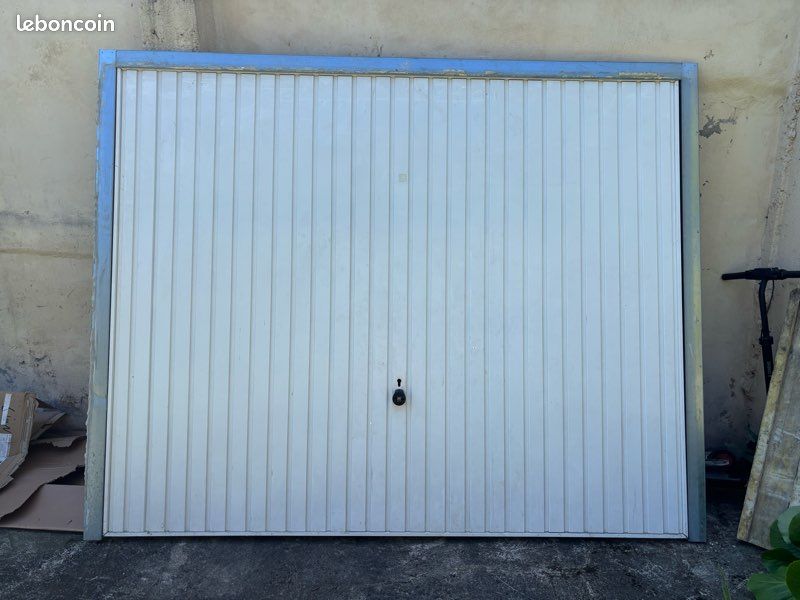 Porte de garage basculante manuelle (image 1)