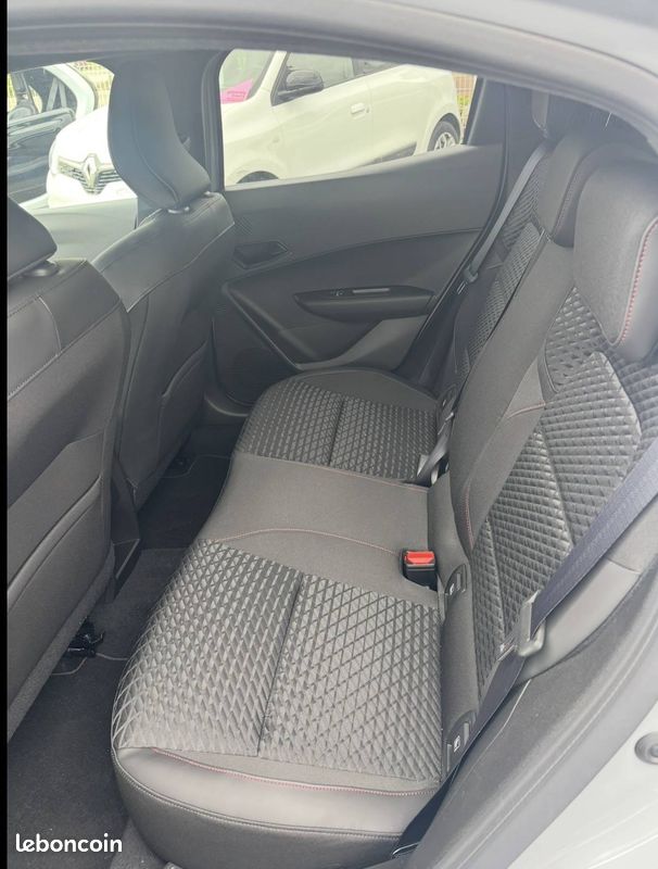 RENAULT Clio E-Tech full hybrid 160 ch Techno (image 12)