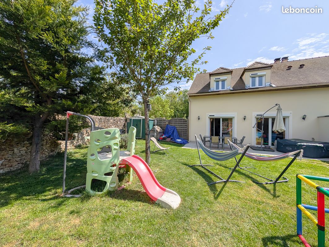 Maison 4 pièces 100 m² · à Montfort-l'Amaury · 100 m² · 349 000 €