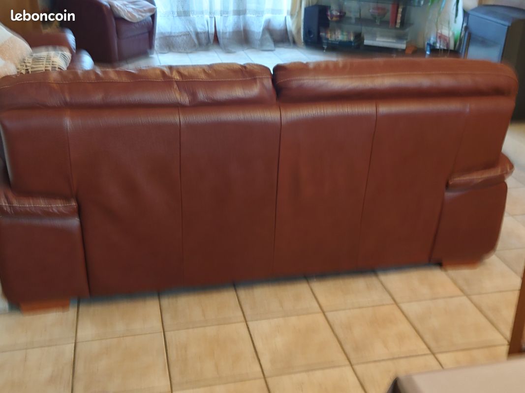 Vends 2 canapés en cuir center marron en bon état (image 3)