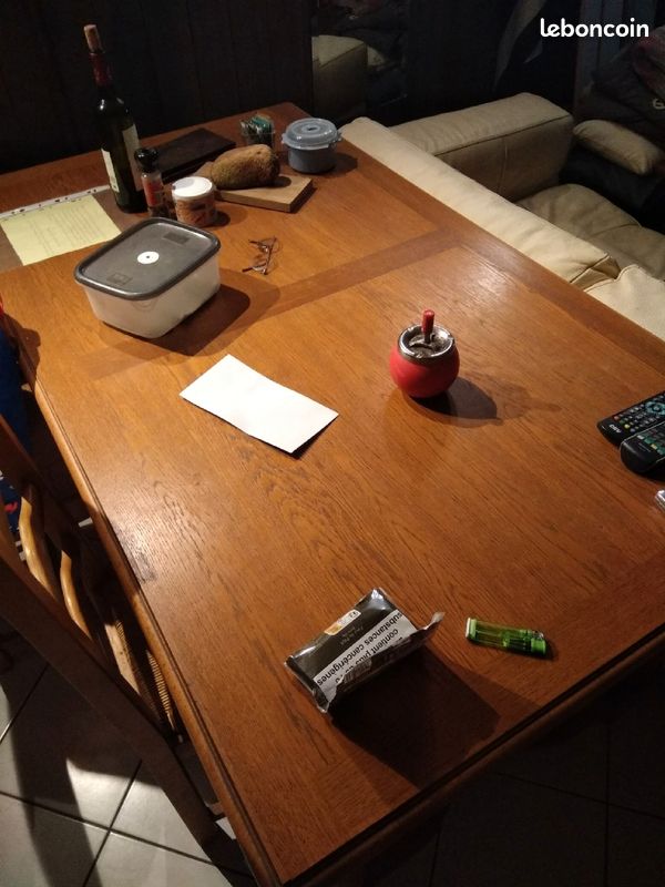 Table en bois (image 1)