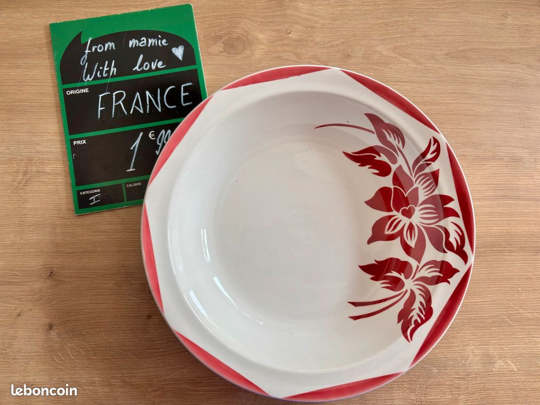 Plat creux vintage Jacky - Sarreguemines vaisselle ancienne fleur bordeaux (image 1)
