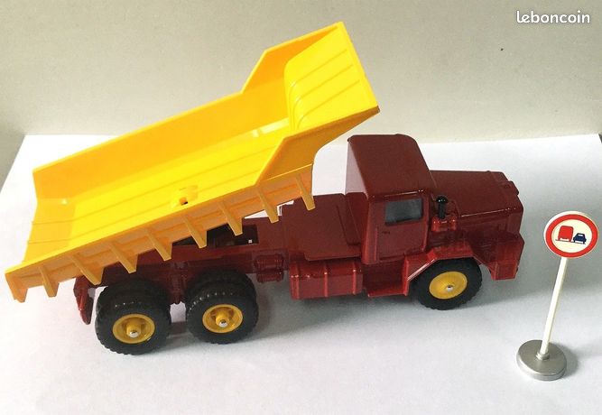 Camion Berliet GBO Benne Carrière Dinky Toys Ancien - Référence 572, Rare, Occasion