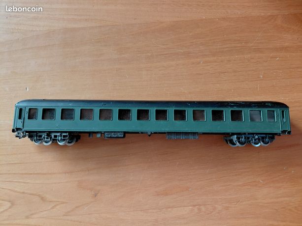 LOT DE 3 VOITURES SNCF 2EME CLASSE EN BOITE REF 9528 ECHELLE