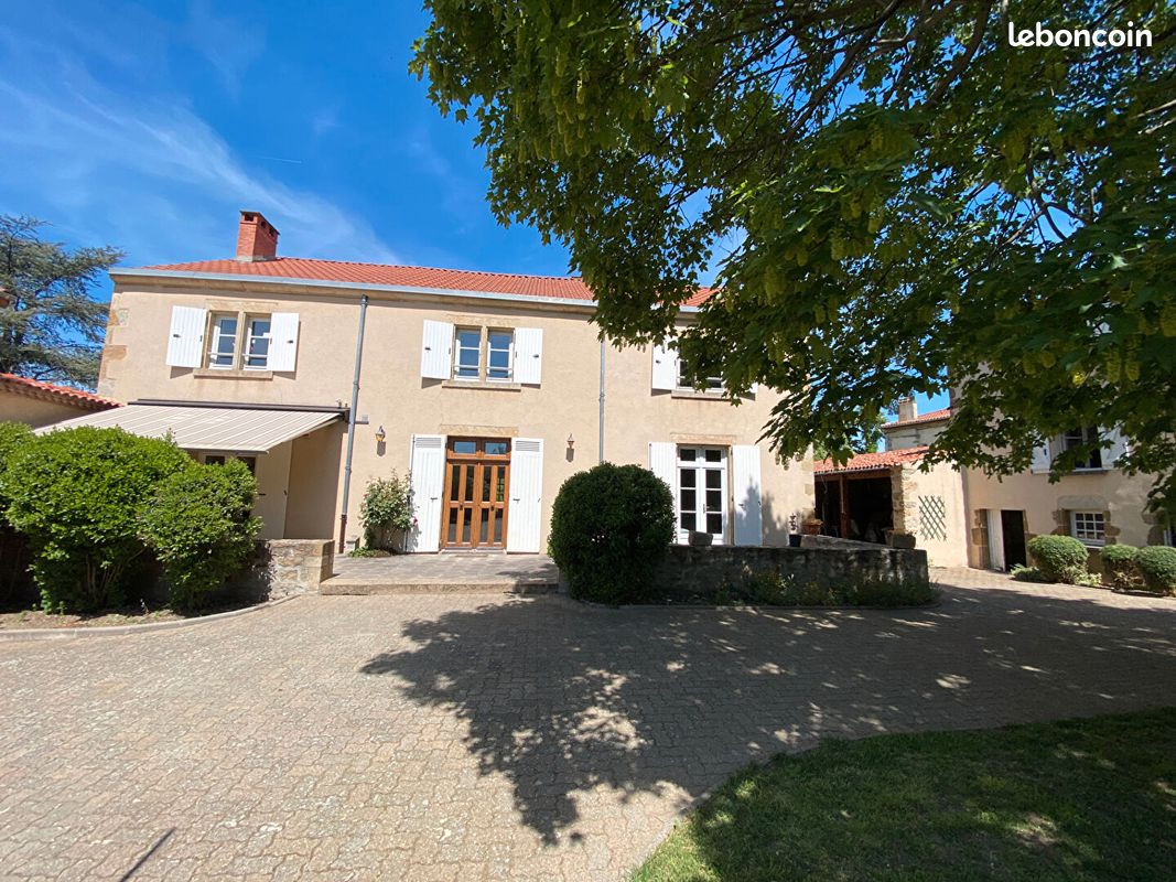 Maison 12 pièces 280 m² · à Veyre-Monton · 280 m² · 728 000 €