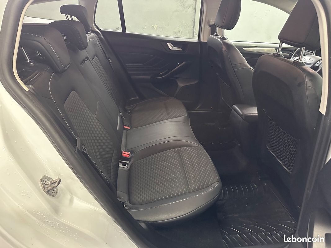 FORD Focus SW 125CH Titanium (image 11)