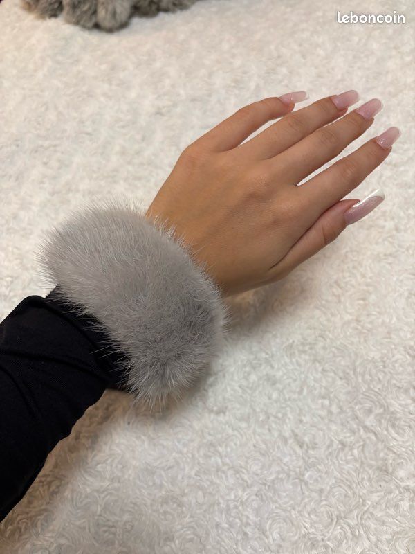 Paire de manchettes en vison naturel – Marque OCHNIK (image 2)