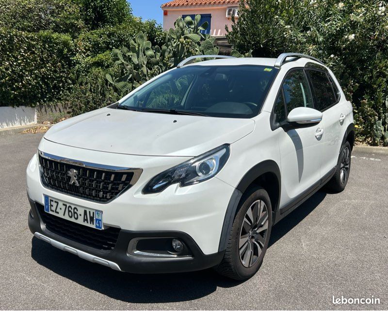 PEUGEOT 2008 1.2 Essence 110 CH Allure (image 1)