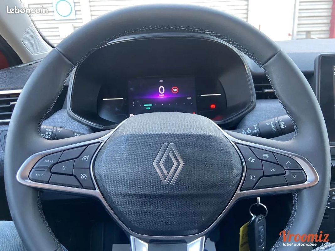 Renault Clio Essence 6900kms Seulement Comme neuve Garantie 12 mois (image 4)