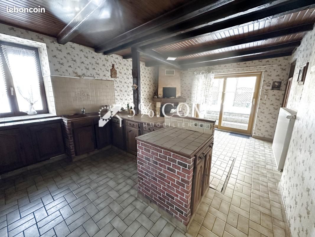 Maison 6 pièces 186 m² · à Moyen · 186 m² · 77 000 €