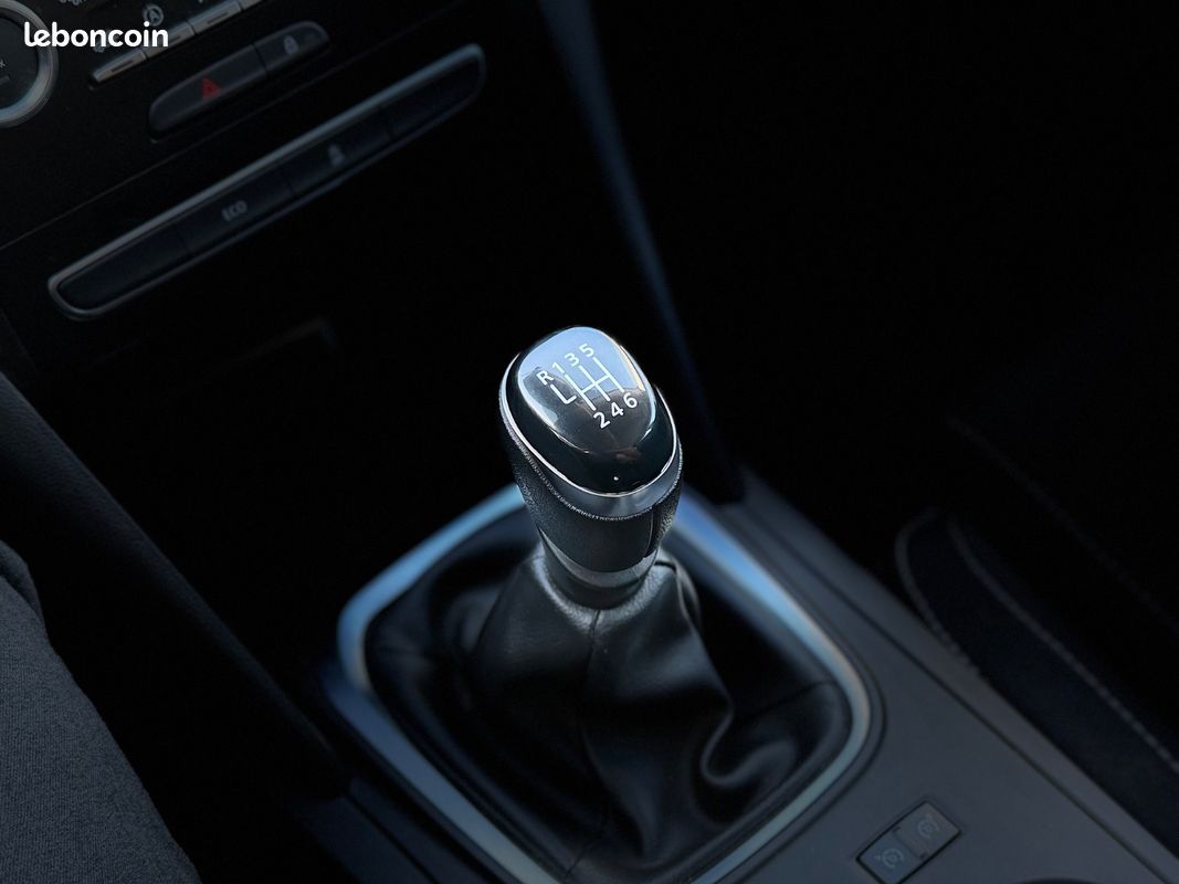 RENAULT MEGANE IV BERLINE BUSINESS MEGANE 4 1.5 Blue dCi 115 - GPS - RADARS - CLIM AUTO (image 31)