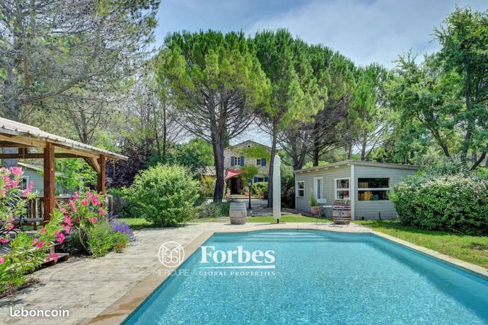 Propriété 8 pièces 234 m²
