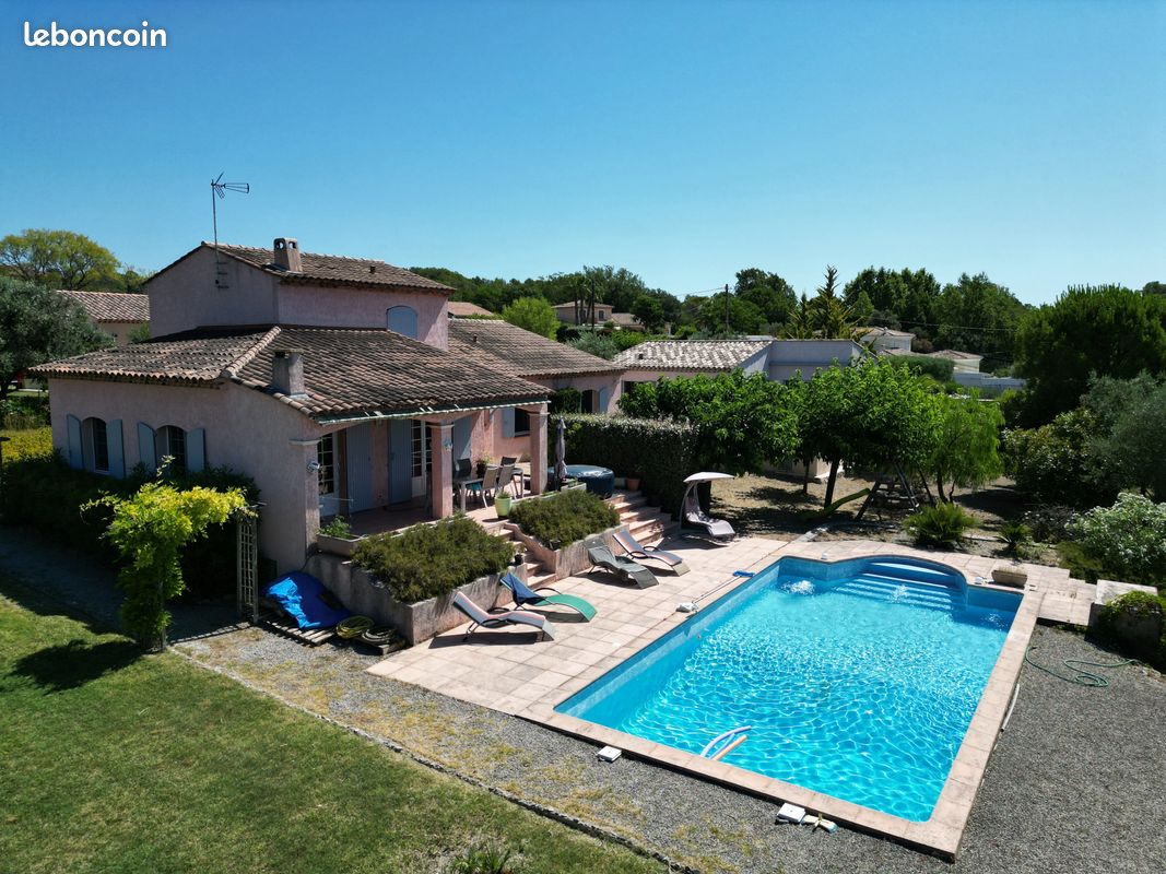 Maison 8 pièces 205 m² · à Bagnols-en-Forêt · 205 m² · 670 000 €
