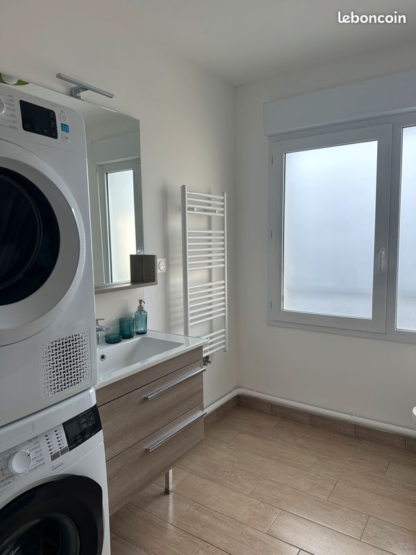A vendre - T2 de 48.78m² - Dernier étage - Balcon vue Loire - Parking (image 9)
