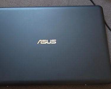 PC Portable ASUS EeeBook X205TA - 13'' - Intel - Windows 11 - Léger Et Compact