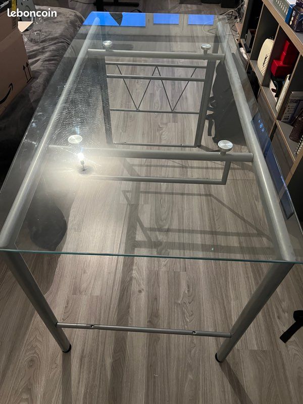 Bureau en verre – 140 × 67 cm – Structure métal (image 3)