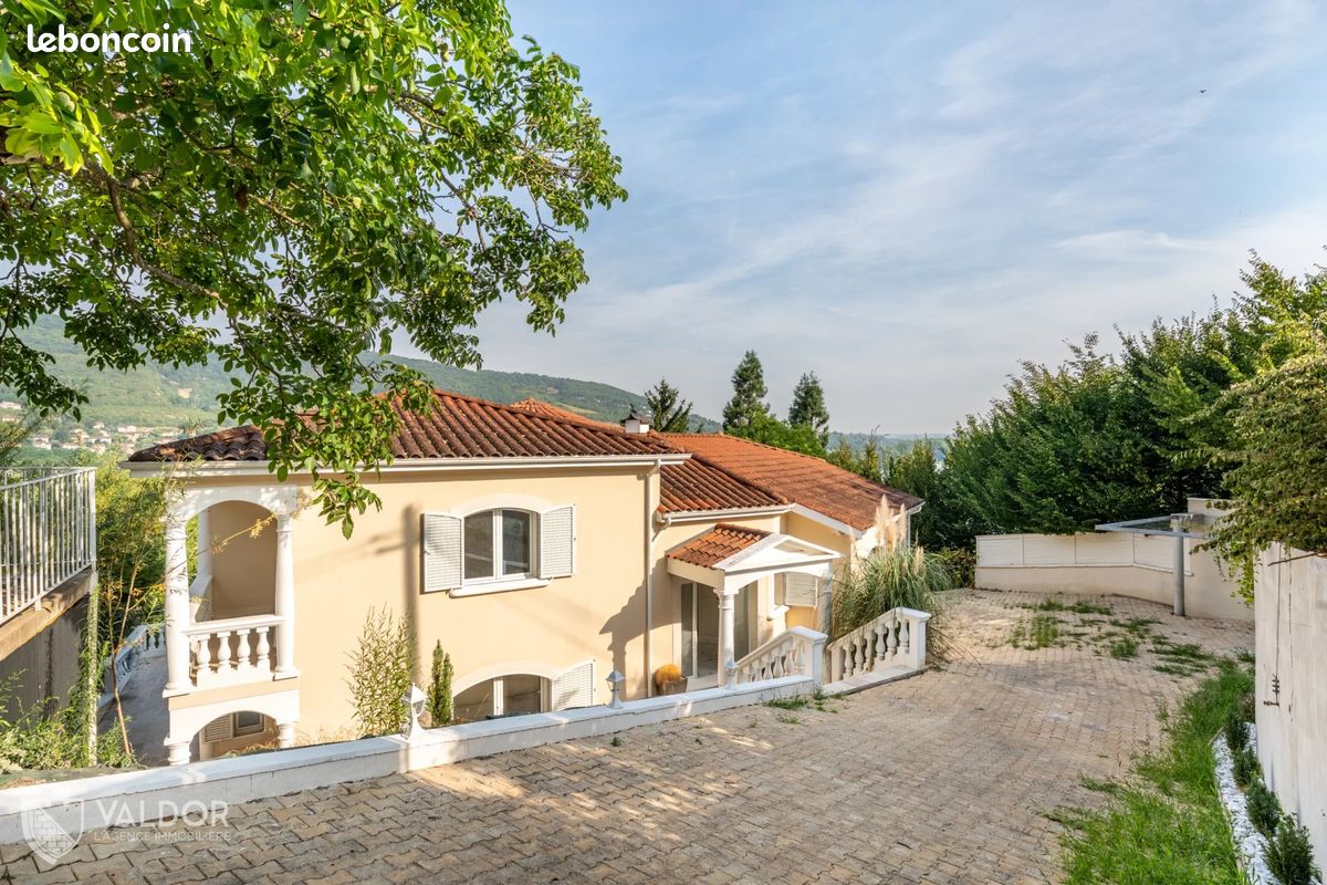 Maison 6 pièces 246 m² · à Fleurieu-sur-Saône · 246 m² · 1 140 000 €