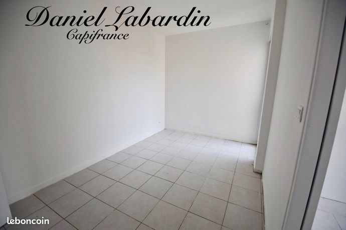 https://img.leboncoin.fr/api/v1/lbcpb1/images/68/f2/a5/68f2a5be65f68a76c03e9e366800c7d849bcaa96.jpg?rule=ad-image