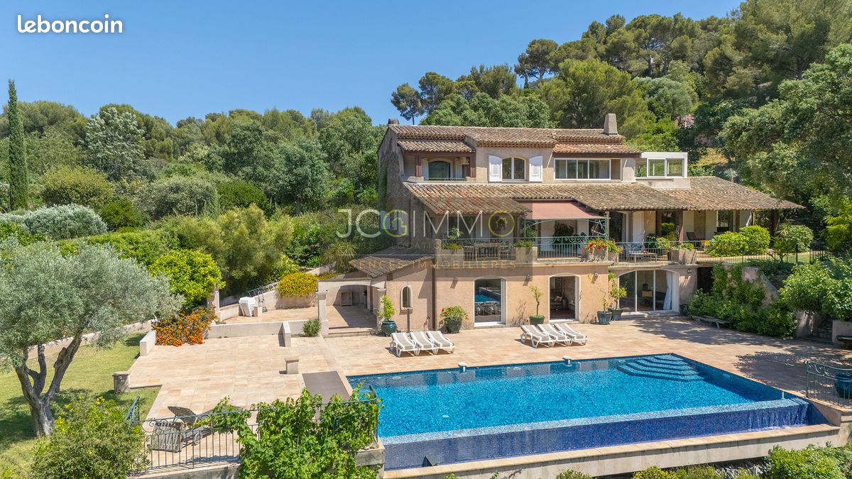 Maison 9 pièces 194 m² · à Bormes-les-Mimosas · 194 m² · 2 100 000 €