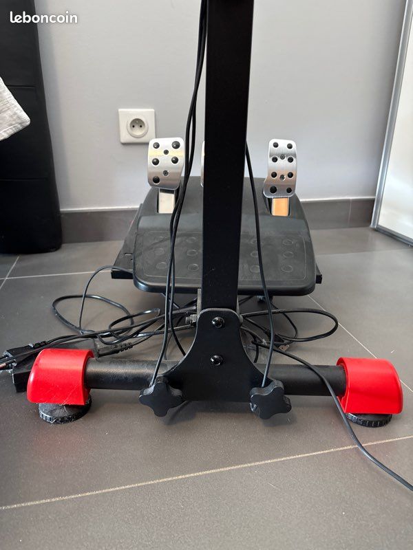 Simulateur de conduite G29 logitech avec Pedale , volant et levier de vitesse (image 9)