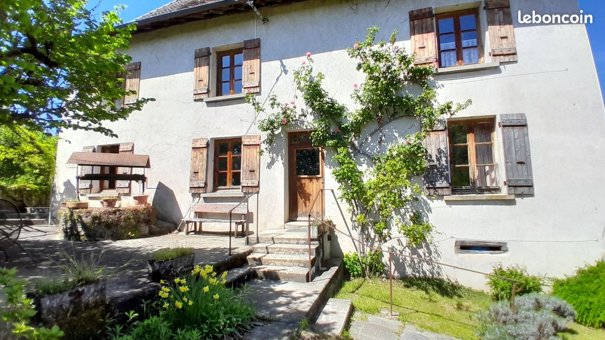 Maison 10 pièces 189 m² · à Faverges-de-la-Tour · 189 m² · 255 000 €