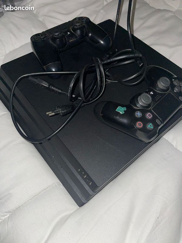 Ps4 pro 2 manettes 1t (image 2)