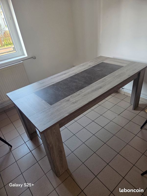 Table et meuble (image 1)