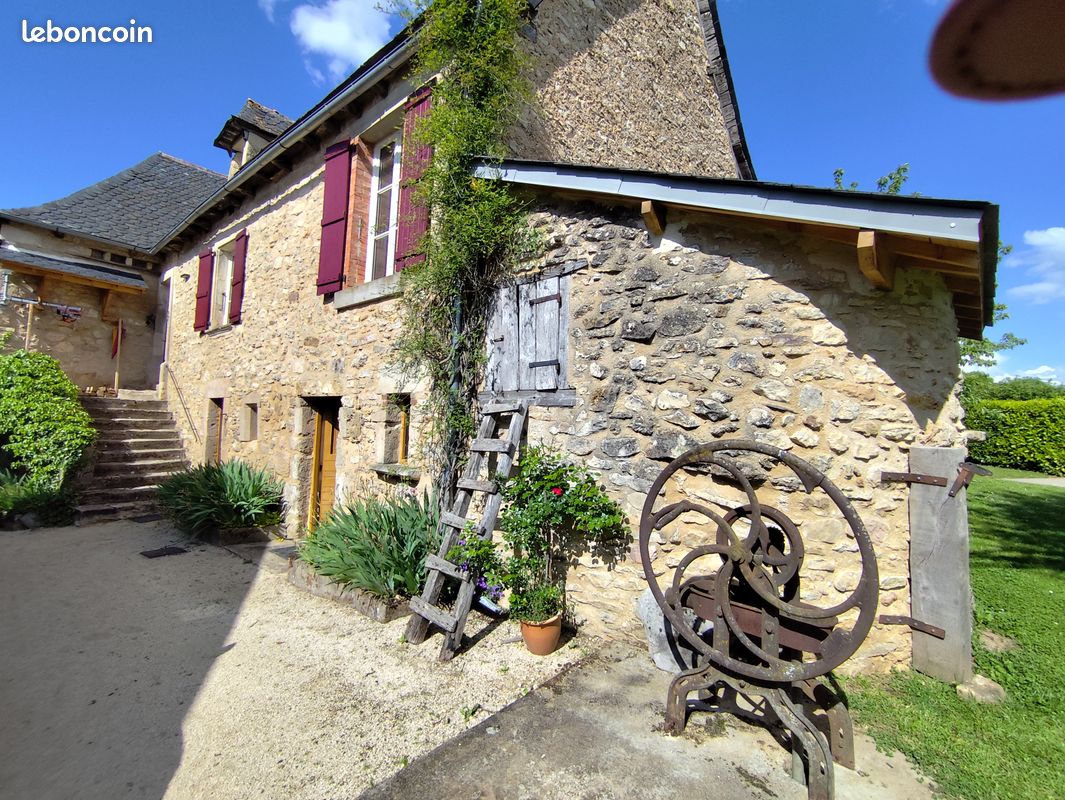 Maison 16 pièces 447 m² · à Bournazel · 447 m² · 798 000 €
