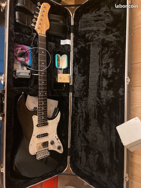 Guitare Stratocaster SIRE Larry Carlton S3 et + (image 3)