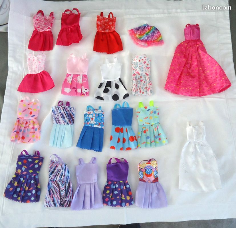 Lot de robes poupées mannequins (image 1)