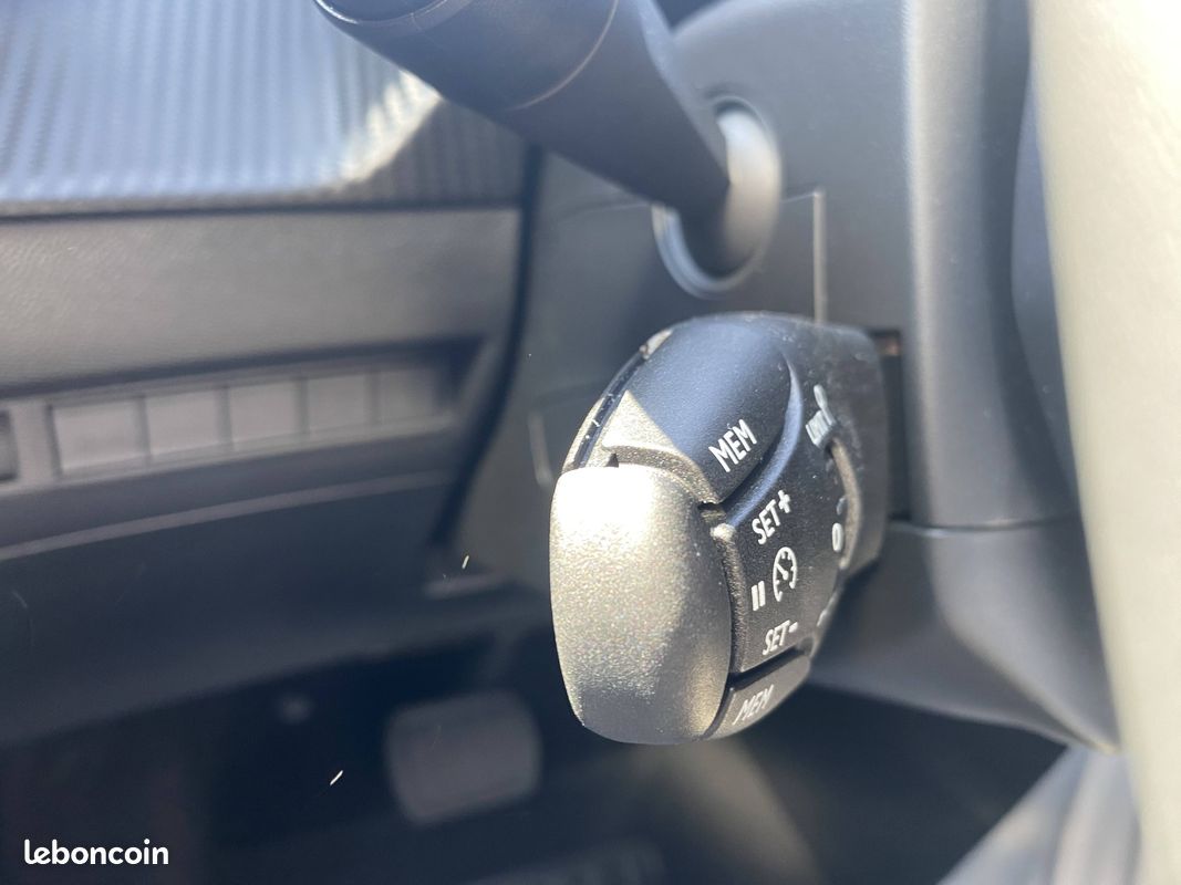 PEUGEOT 2008 Electrique 54 kWh 156 ch Allure (image 14)