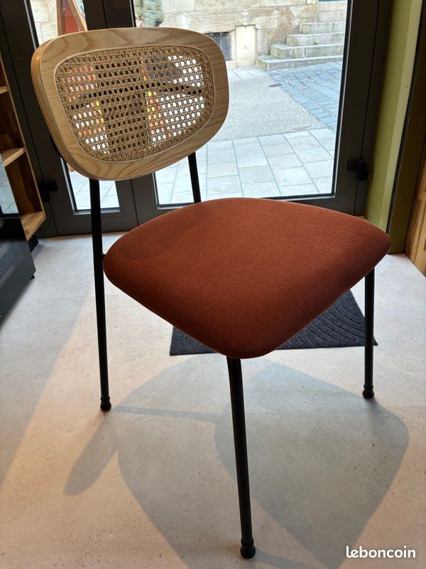 Lot de chaises neuves 250 (image 2)