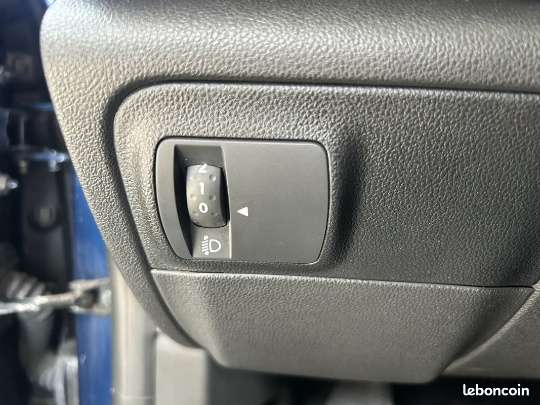 RENAULT Megane 1.3 140ch INTENS - 2020 - CarPlay - Boîte auto - Attelage - Caméra De Recul - Régulateur - Lumière D'Ambiance - Carte Main Libre (image 49)