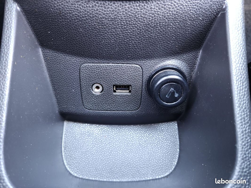FORD Fiesta 1.5 TDCI 95ch - Titanium (image 18)