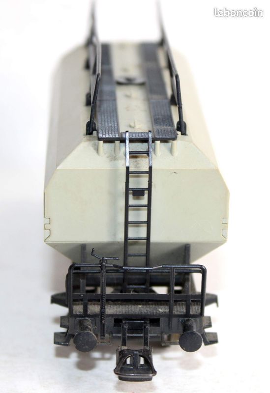 Troc Echange LOCOMOTIVE ROCO + COFFRET 44002 DE 8 WAGONS ROCO sur