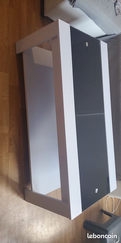 Table basse blanche et noir (image 1)