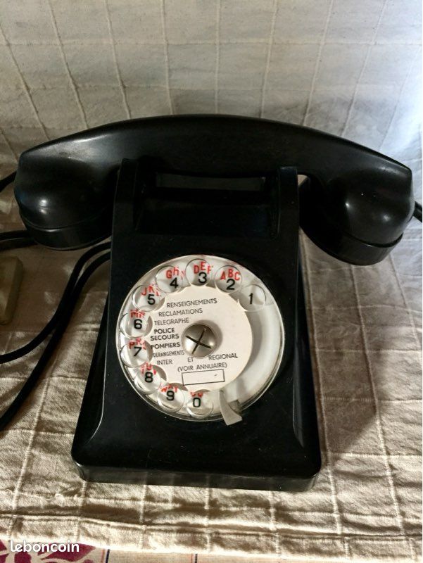 Téléphone ancien en bakelite (image 1)
