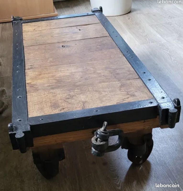 Table basse artisanal industriel (image 1)