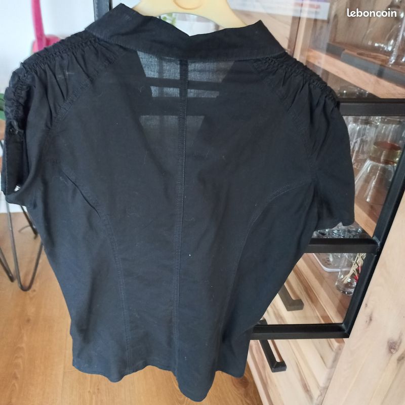 Chemise noire froncée manches courtes Taille L (image 3)